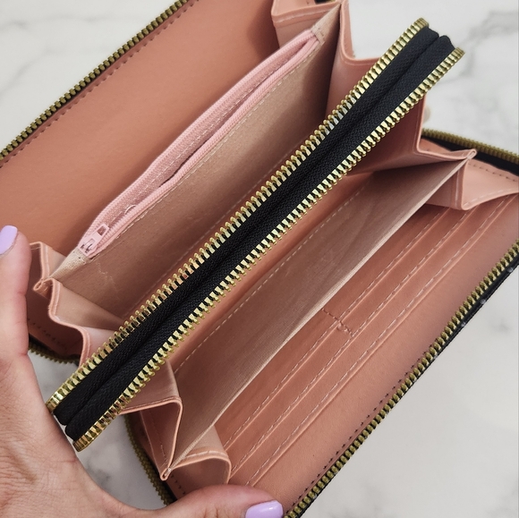 Stylish Black & White Heart Print Pattern Double Zip Wristlet Wallet - Picture 10 of 12